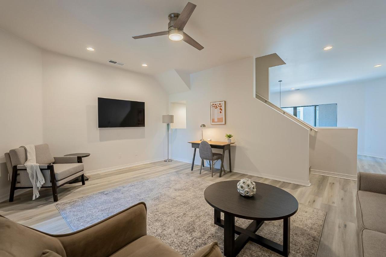 Modern 3 Bed - 3 Bath Townhouse W/ Rooftop Deck