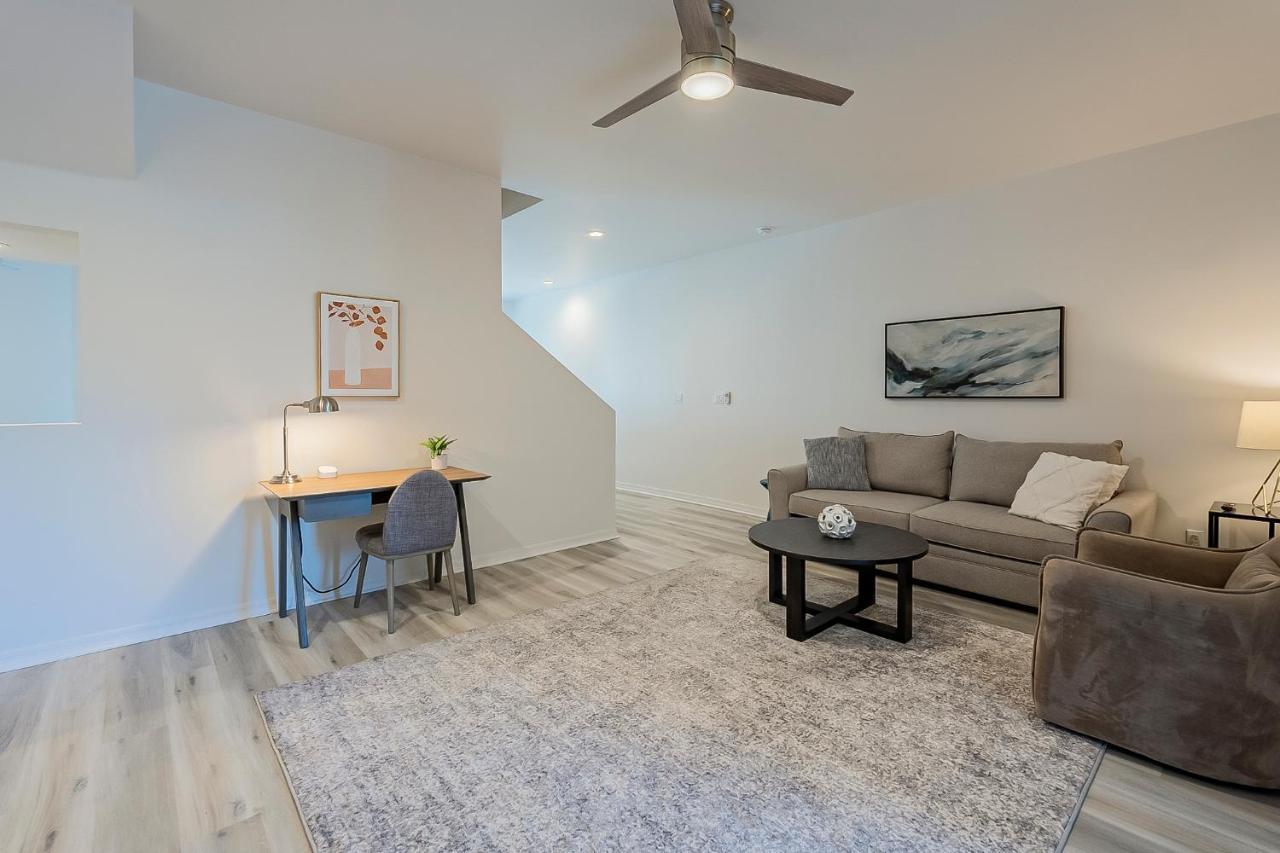 Feriehus Modern 3 Bed - 3 Bath Townhouse W/ Rooftop Deck