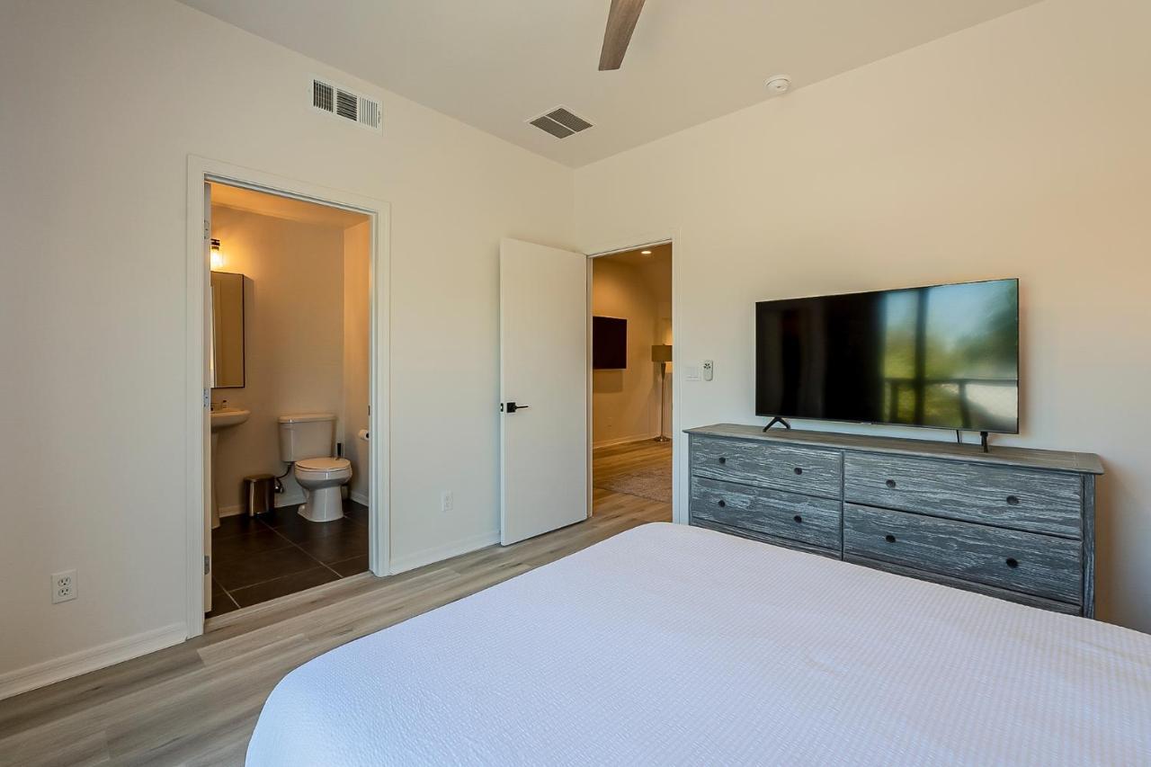 Modern 3 Bed - 3 Bath Townhouse W/ Rooftop Deck Feriehus *