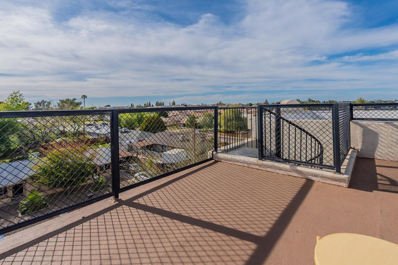 Modern 3 Bed - 3 Bath Townhouse W/ Rooftop Deck * Phoenix
