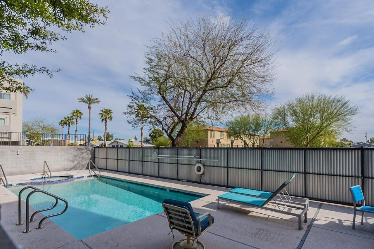 Modern 3 Bed - 3 Bath Townhouse W/ Rooftop Deck Phoenix