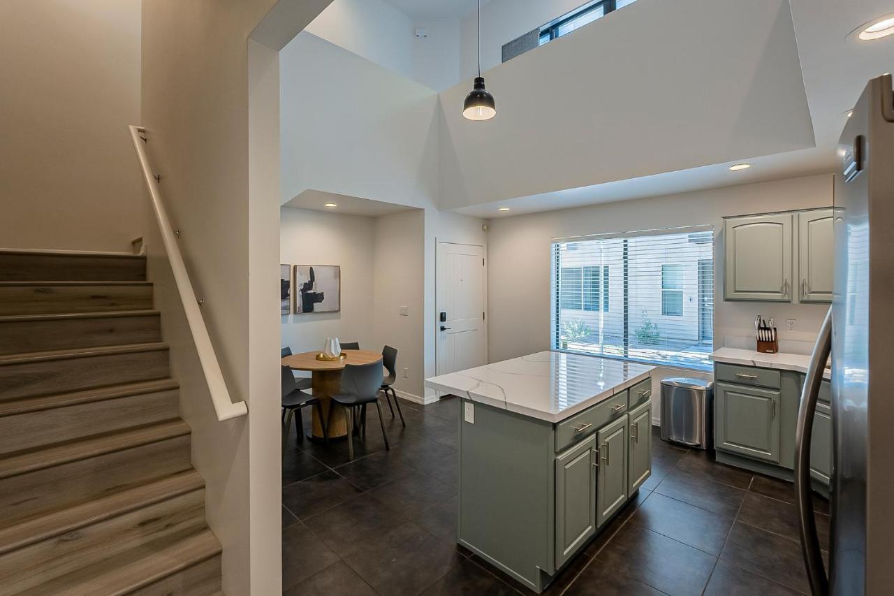 Modern 3 Bed - 3 Bath Townhouse W/ Rooftop Deck Rumah liburan Phoenix
