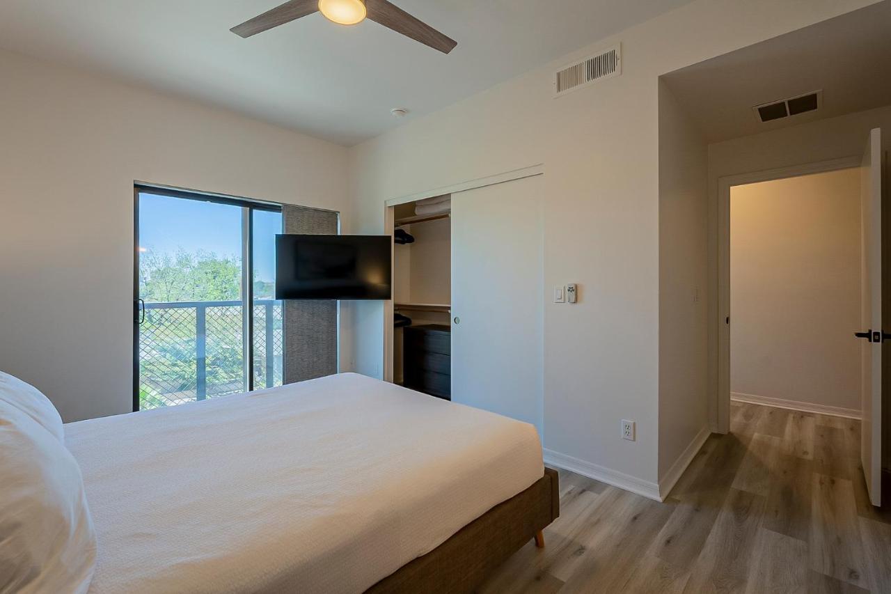Modern 3 Bed - 3 Bath Townhouse W/ Rooftop Deck