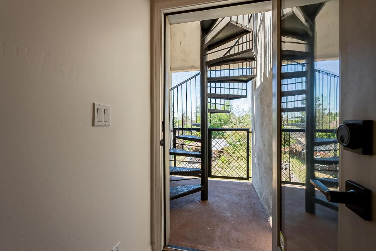 Modern 3 Bed - 3 Bath Townhouse W/ Rooftop Deck * Phoenix